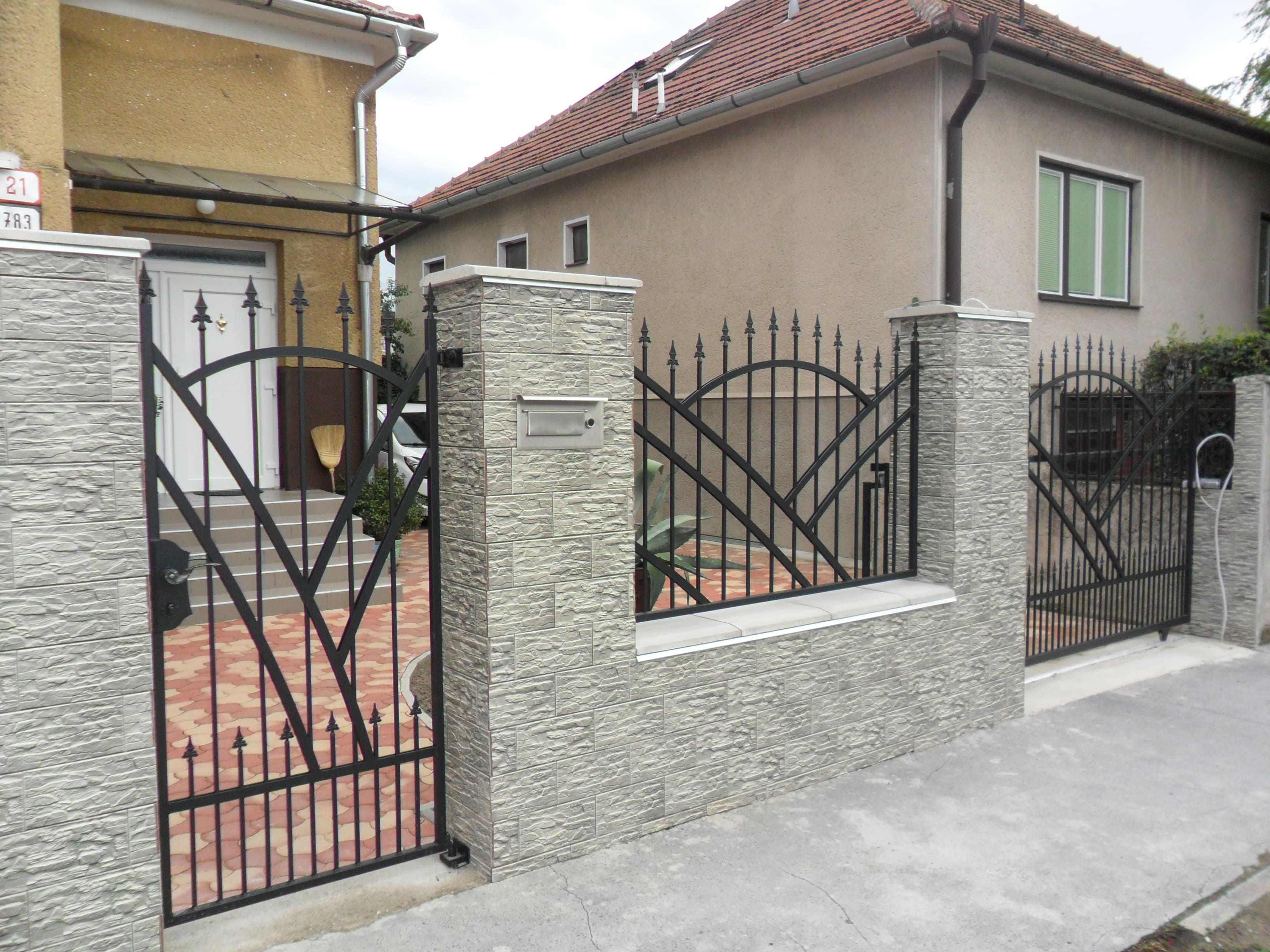 Kovaný plot