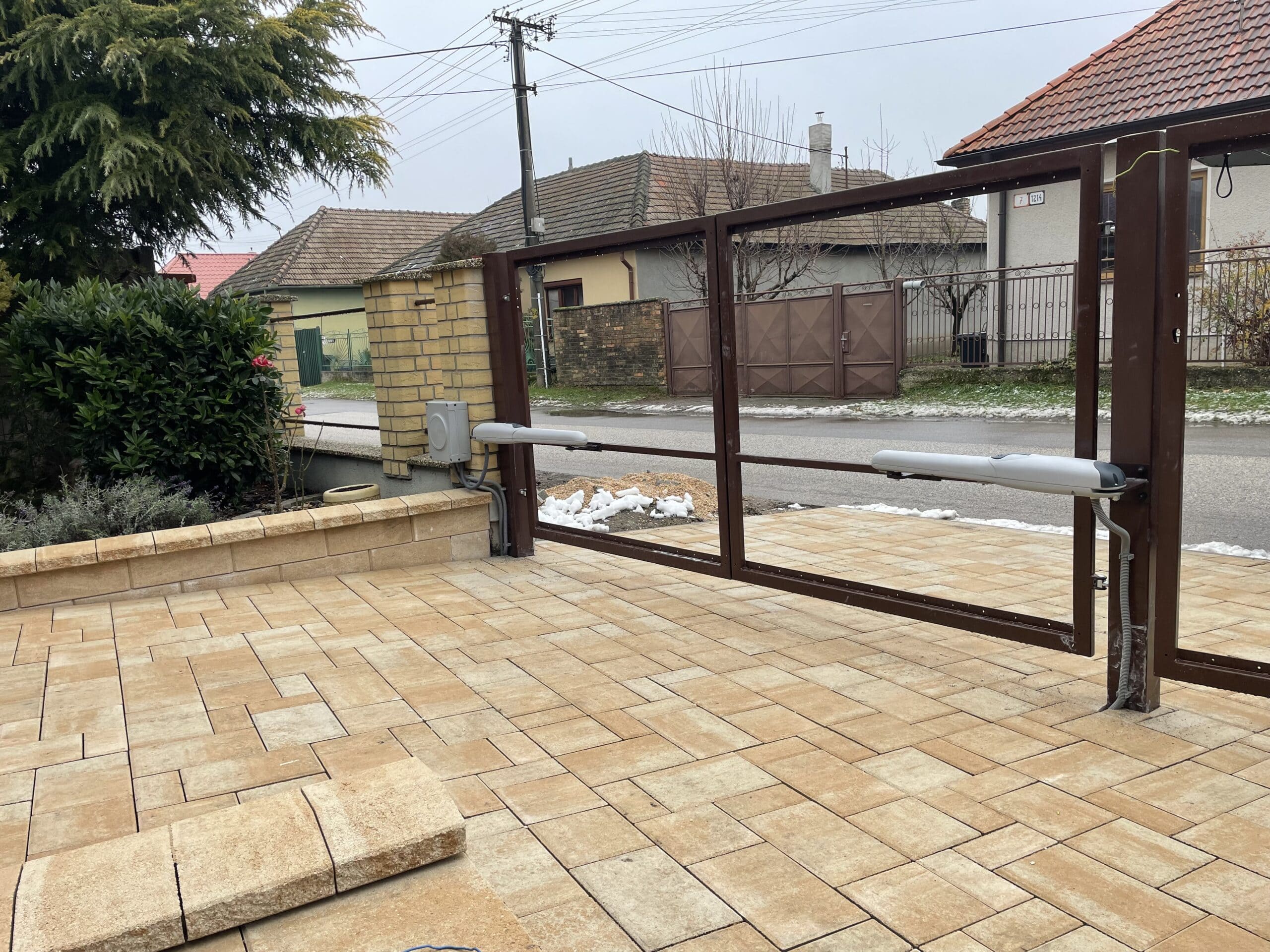Montáž a servis pohonov vstupných brán NICE a CAME